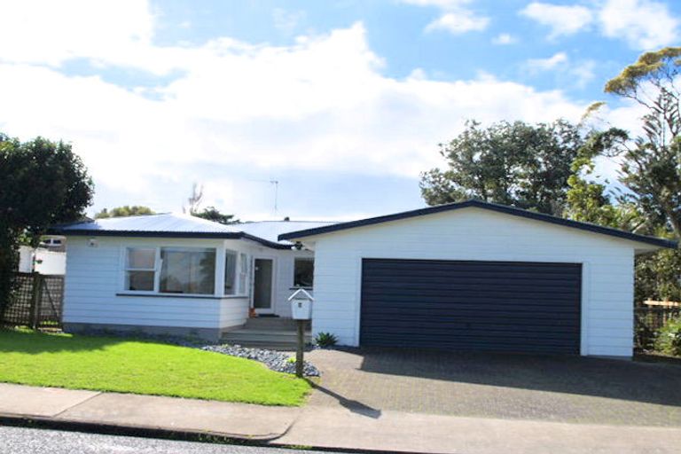 Photo of property in 2 Andrew Road, Howick, Auckland, 2010