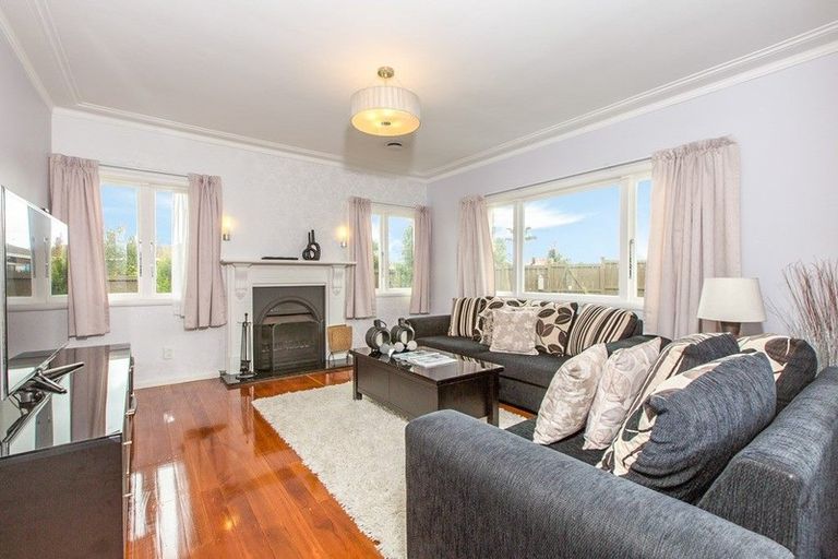 Photo of property in 4164 Great North Road, Glendene, Auckland, 0602