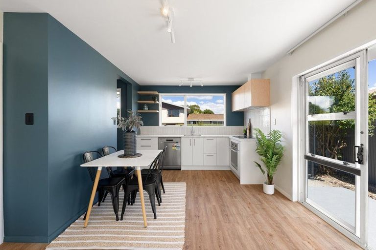 Photo of property in 1/18 Sawtell Place, Northcote, Christchurch, 8052