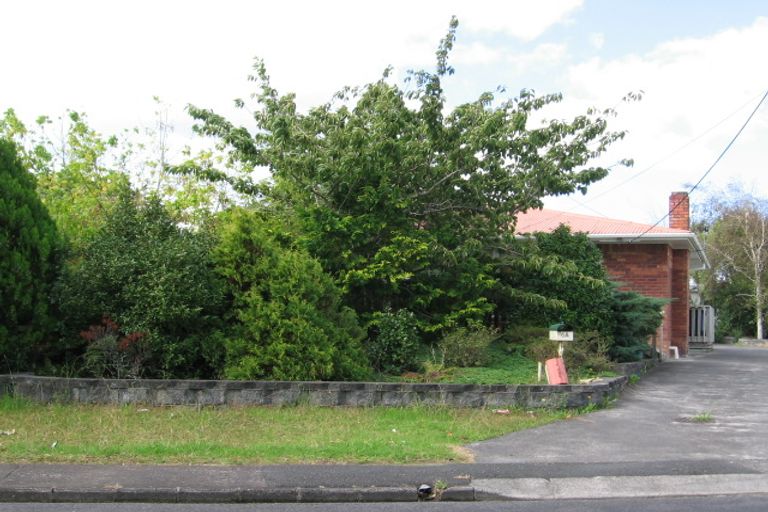 Photo of property in 6 Kirrie Avenue, Te Atatu South, Auckland, 0610