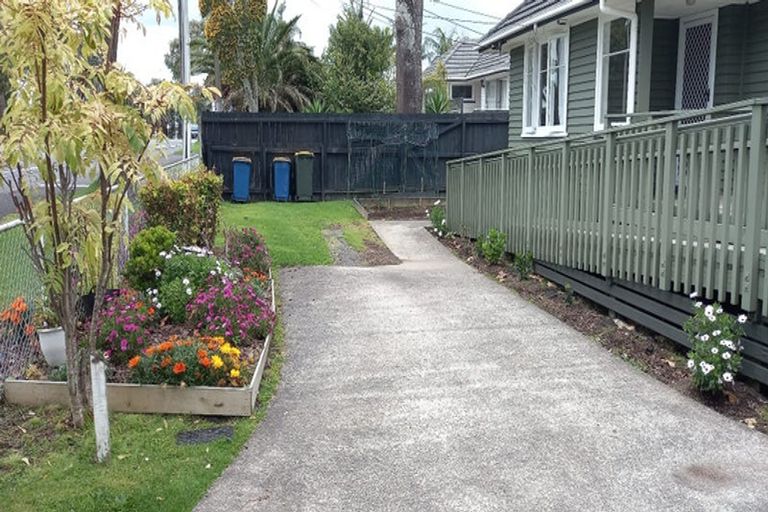 Photo of property in 512 Te Atatu Road, Te Atatu Peninsula, Auckland, 0610