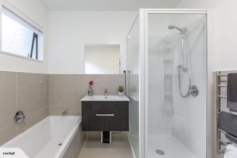 Photo of property in 2/660 Beach Road, Browns Bay, Auckland, 0630