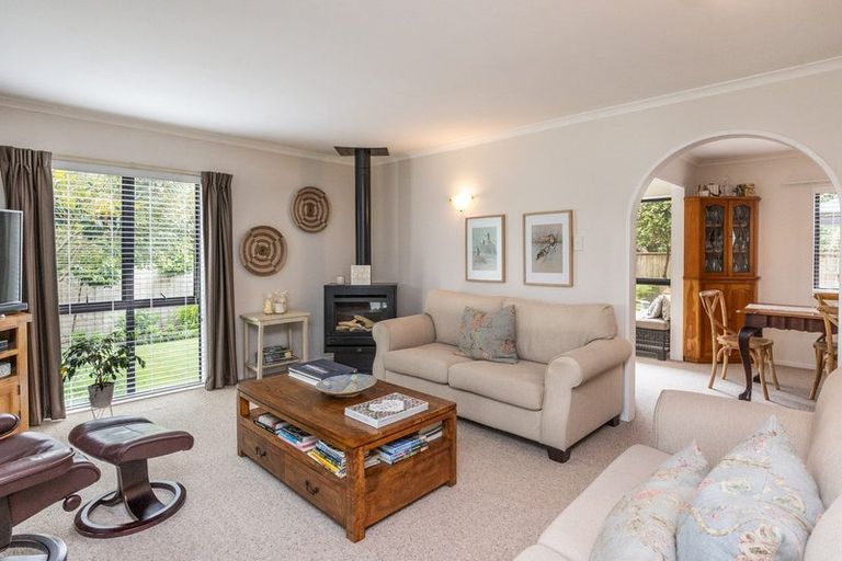 Photo of property in 1 Earl Place, Hokowhitu, Palmerston North, 4410