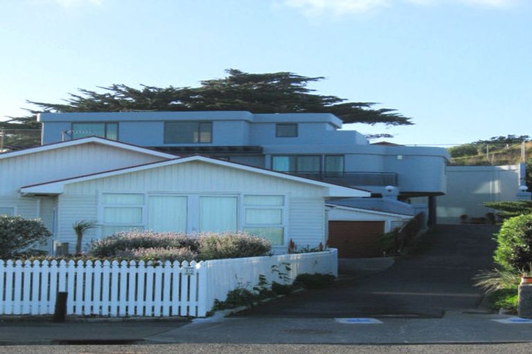 Photo of property in 12 Sunset Parade, Plimmerton, Porirua, 5026