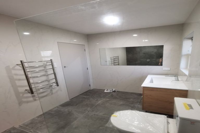 Photo of property in 2/7a Corrella Road, Belmont, Auckland, 0622