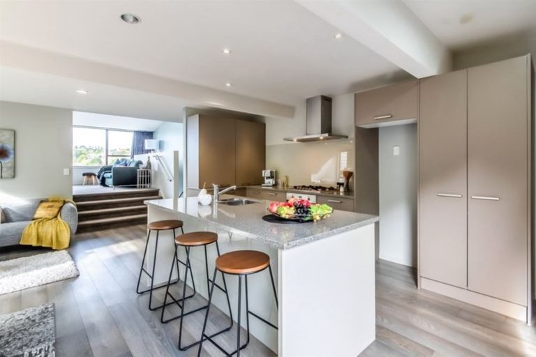 Photo of property in 4/9 Korotaha Terrace, Rothesay Bay, Auckland, 0630