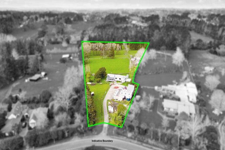 Photo of property in 182 Boord Crescent, Kumeu, 0891