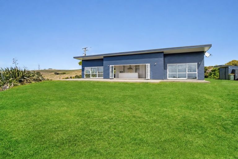 Photo of property in 3143 South Head Road, South Head, Helensville, 0874