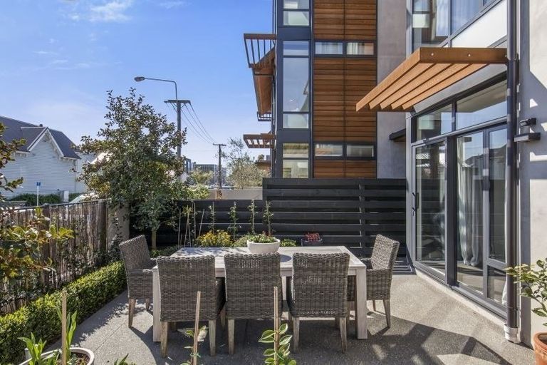 Photo of property in 2/2a Dorset Street, Christchurch Central, Christchurch, 8013