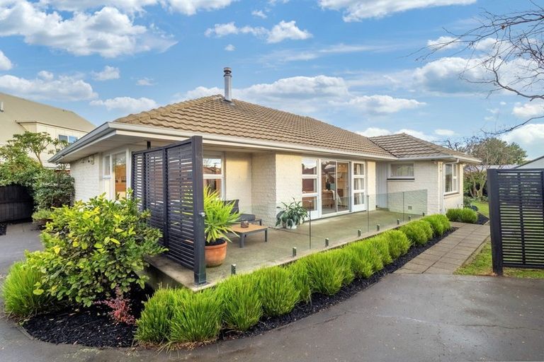 Photo of property in 145 Avonhead Road, Avonhead, Christchurch, 8042