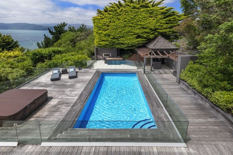 Photo of property in 17 Beere Haven Road, Seatoun, Wellington, 6022