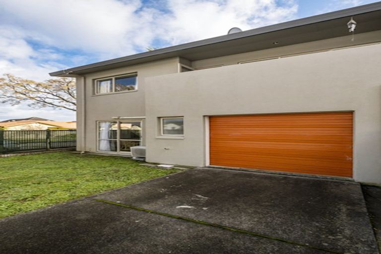 Photo of property in 1 Butia Avenue, Henderson, Auckland, 0612