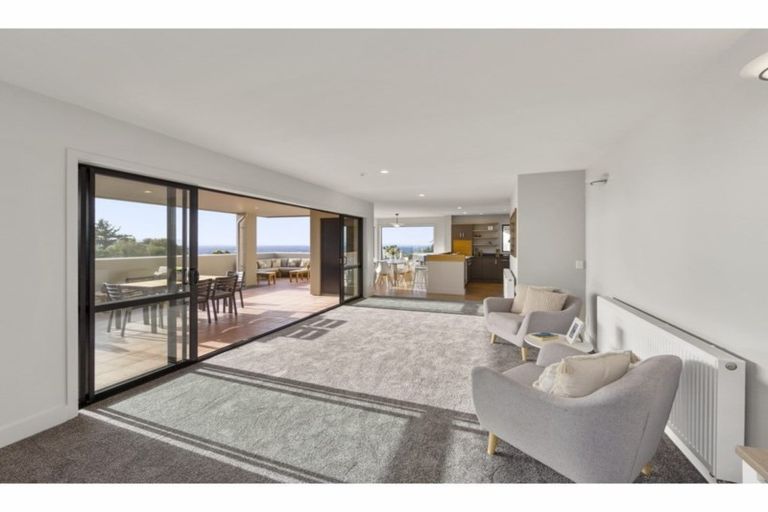 Photo of property in 30 Takahe Drive, Cashmere, Christchurch, 8022