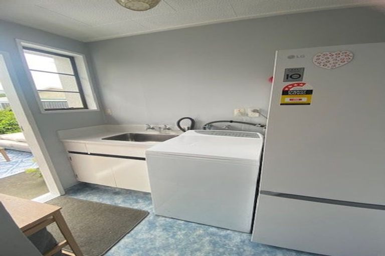 Photo of property in 2/37 Middle Road, Havelock North, 4130