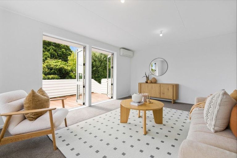 Photo of property in 1 Phillip Parade, Forrest Hill, Auckland, 0620