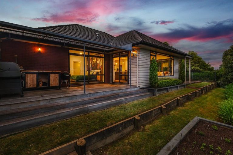 Photo of property in 63 Ruapehu Drive, Fitzherbert, Palmerston North, 4410