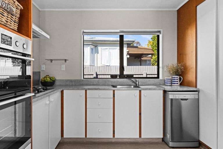 Photo of property in 2/8 Duart Road, Havelock North, 4130