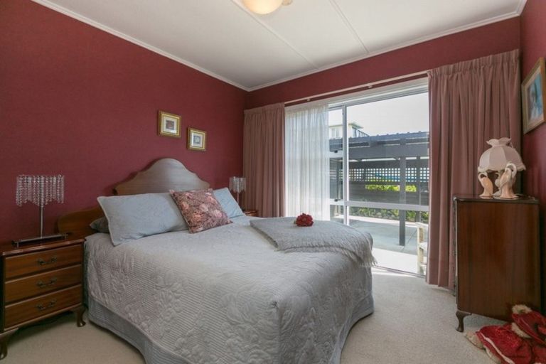 Photo of property in 71 Mould Street, Waitara, 4320