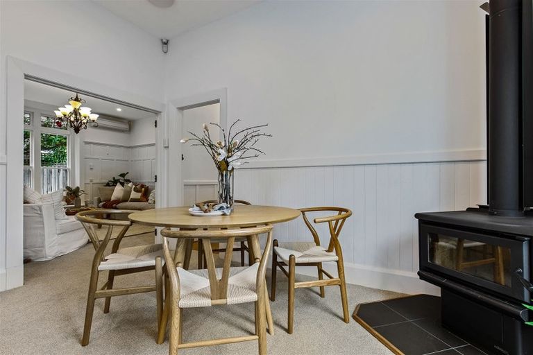 Photo of property in 200 Edgeware Road, Edgeware, Christchurch, 8013