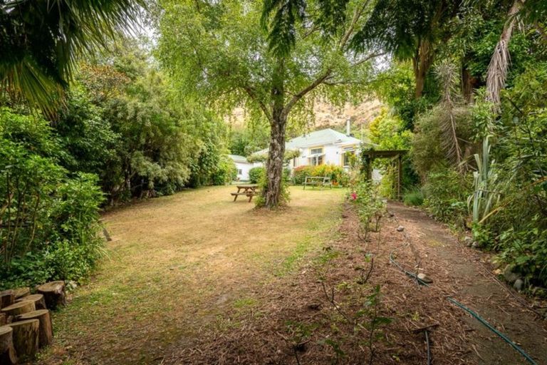 Photo of property in 7 Port Hills Road, Heathcote Valley, Christchurch, 8022