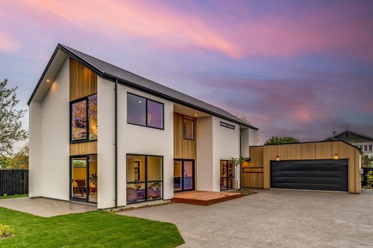 Photo of property in 112a Paparoa Street, Papanui, Christchurch, 8053