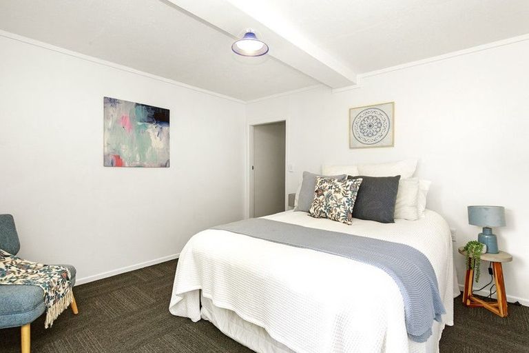 Photo of property in 35a Ranui Terrace, Tawa, Wellington, 5028