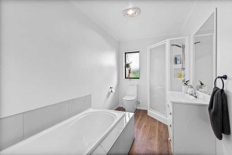 Photo of property in 6 Lothian Brae, Wattle Downs, Auckland, 2103