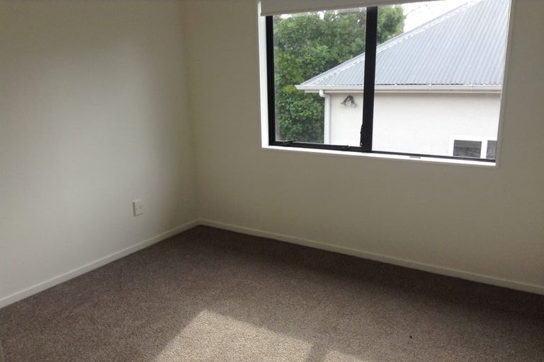 Photo of property in 2/5 Seine Road, Forrest Hill, Auckland, 0620