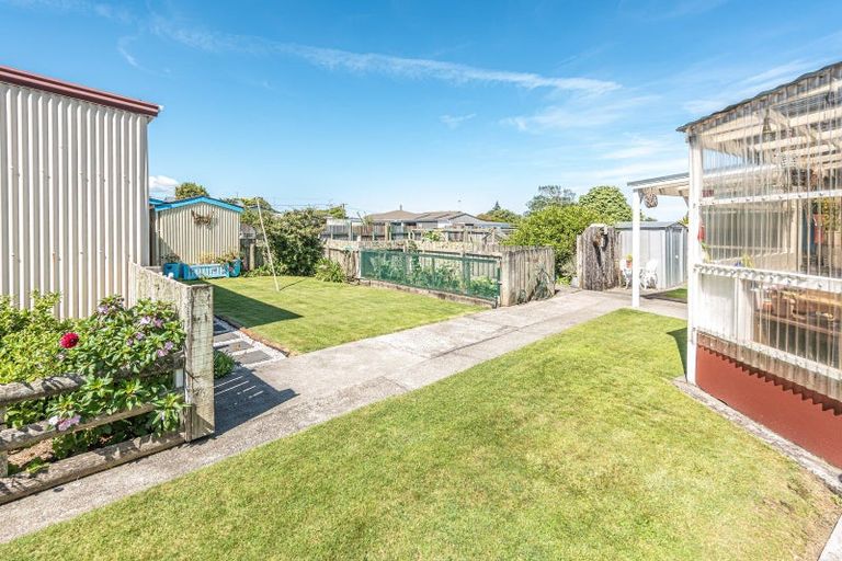 Photo of property in 18 Swinbourne Street, Waverley, 4510