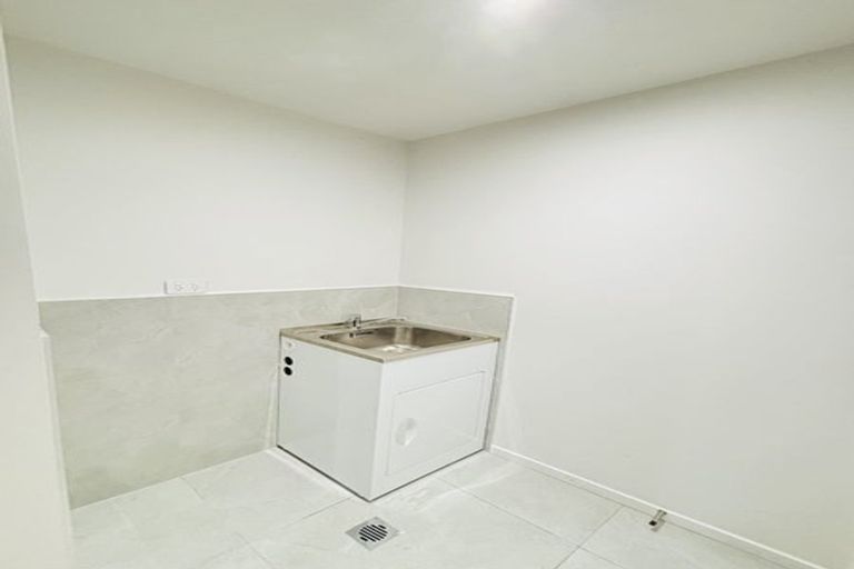 Photo of property in 1/2 Smiths Avenue, Papakura, 2110