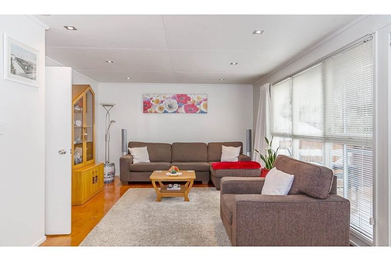 Photo of property in 1/4 Battle Place, Glenfield, Auckland, 0629