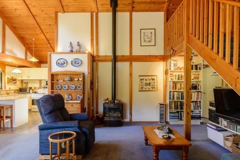 Photo of property in 11 Amelia Crescent, Waikawa, Picton, 7220