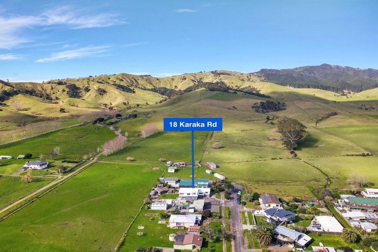 Photo of property in 18 Karaka Road, Kawakawa Bay, Papakura, 2585