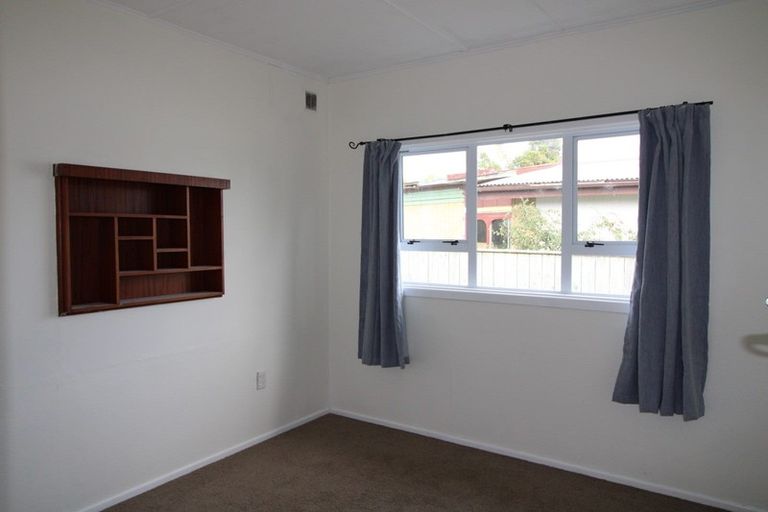 Photo of property in 464 South Road, Omata, New Plymouth, 4374