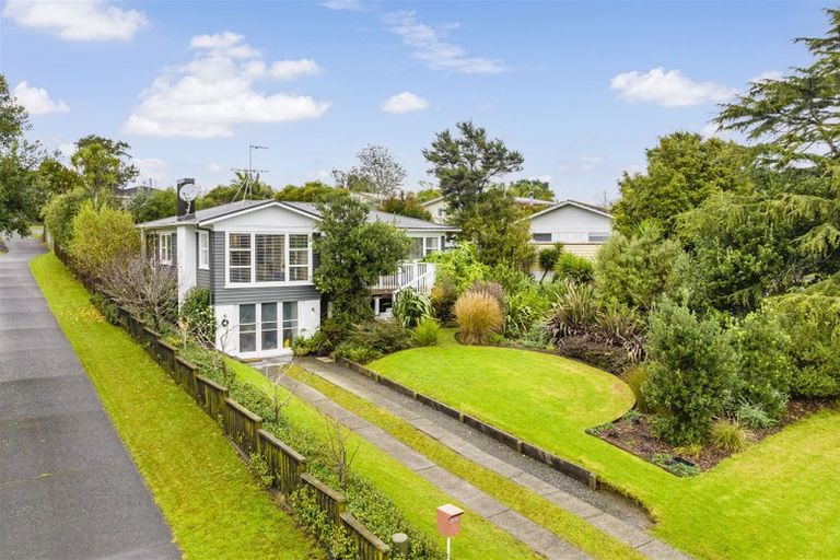 Photo of property in 10 Taioma Crescent, Te Atatu Peninsula, Auckland, 0610
