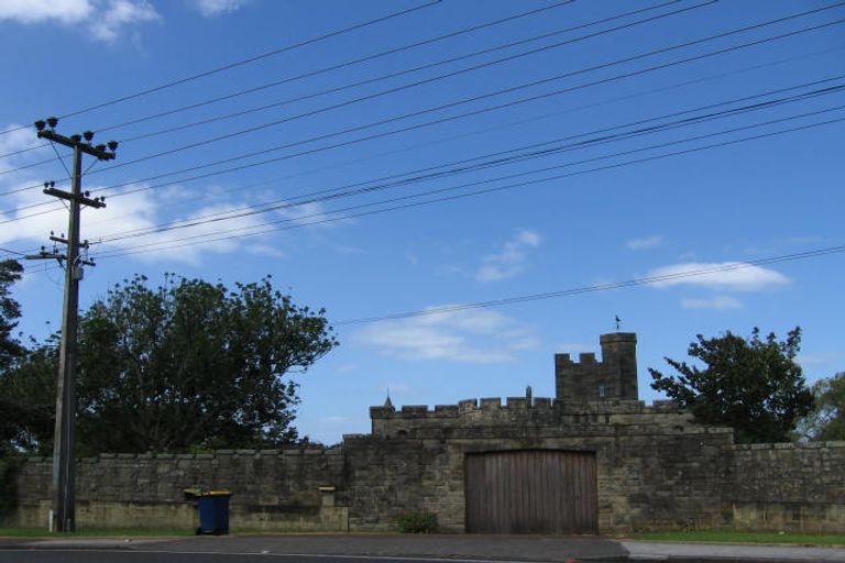 Photo of property in Castle, 47 Verbena Road, Birkdale, Auckland, 0626