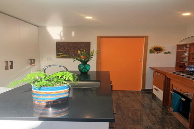 Photo of property in 274 Queens Drive, Lyall Bay, Wellington, 6022