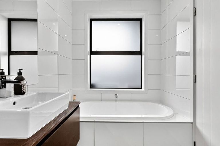 Photo of property in 72 Infinity Drive, Wanaka, 9305