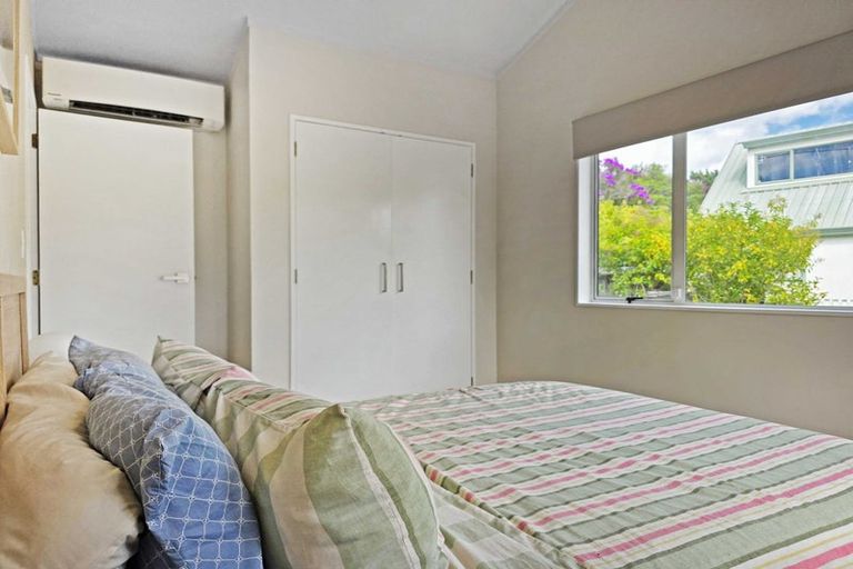 Photo of property in 86a Colwill Road, Massey, Auckland, 0614