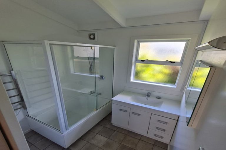 Photo of property in 64 Te Henga Road, Waitakere, Henderson, 0781