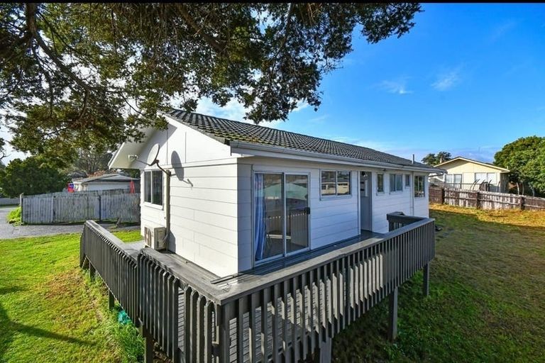 Photo of property in 2/15 Frobisher Way, Clendon Park, Auckland, 2103