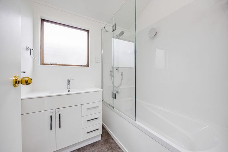 Photo of property in 4/17 Ross Martin Court, Conifer Grove, Takanini, 2112