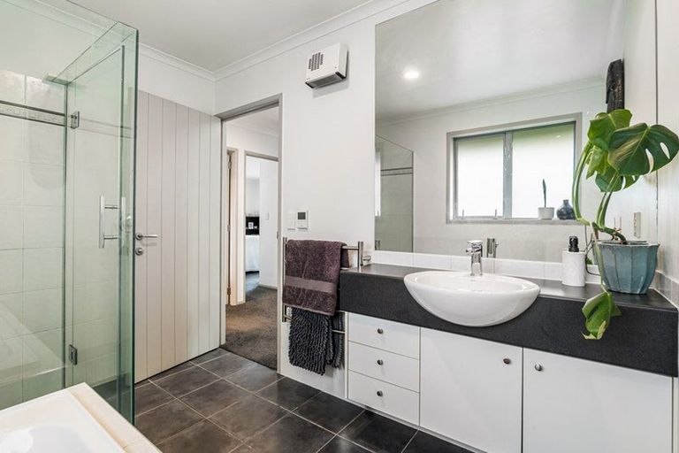 Photo of property in 466 Whitehills Road, Waitoki, Silverdale, 0994