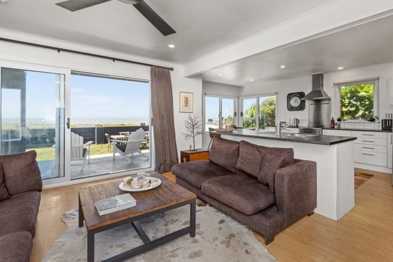 Photo of property in 243 Clifton Road, Te Awanga, 4102