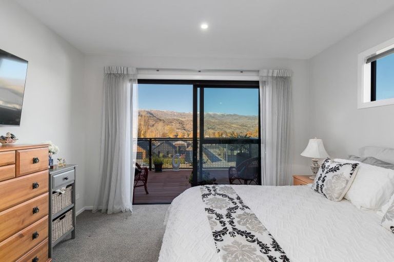 Photo of property in 45 Stratford Drive, Mount Pisa, Cromwell, 9383