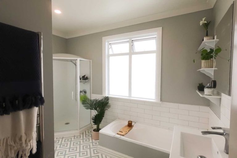 Photo of property in 156 Kings Crescent, Hutt Central, Lower Hutt, 5010