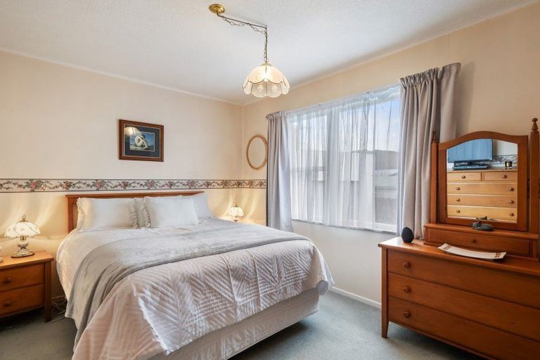 Photo of property in 20 Vista Crescent, Maoribank, Upper Hutt, 5018