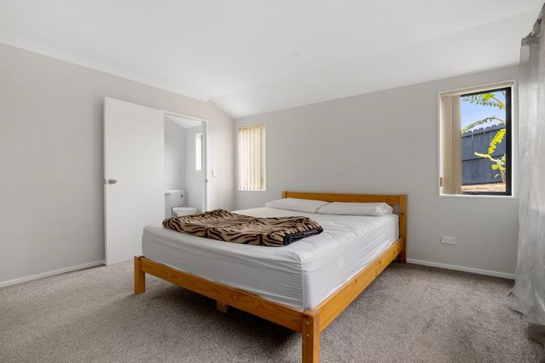 Photo of property in 11 Saralee Drive, Manurewa, Auckland, 2105