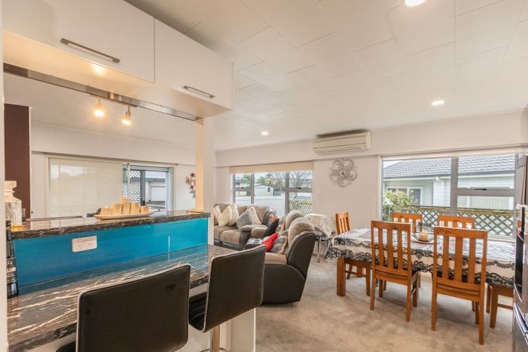 Photo of property in 4 Upham Crescent, Taradale, Napier, 4112