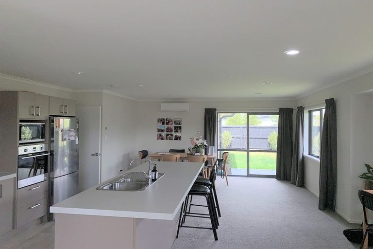 Photo of property in 52 Shillingford Boulevard, Rolleston, 7615
